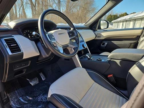 2024 Land Rover Discovery P360 Metropolitan Edition