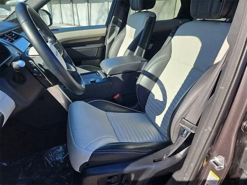 2024 Land Rover Discovery P360 Metropolitan Edition