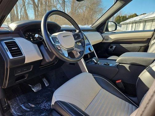 2024 Land Rover Discovery P360 Metropolitan Edition