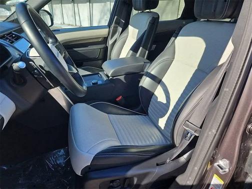 2024 Land Rover Discovery P360 Metropolitan Edition