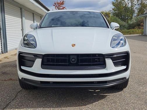 2026 Porsche Macan Base