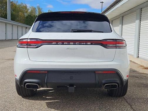 2026 Porsche Macan Base