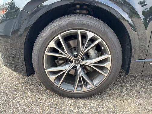 2024 Audi Q8 55 Premium