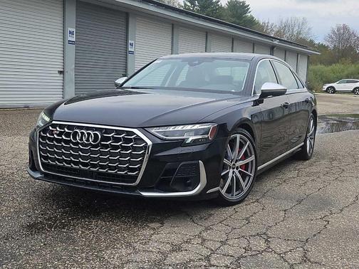 Mythos Black Metallic 2023 Audi S8 4.0T quattro