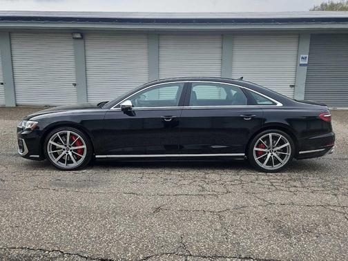 Mythos Black Metallic 2023 Audi S8 4.0T quattro