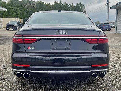 Mythos Black Metallic 2023 Audi S8 4.0T quattro