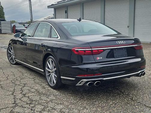 Mythos Black Metallic 2023 Audi S8 4.0T quattro