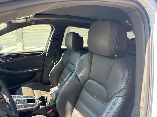 2021 Porsche Macan S