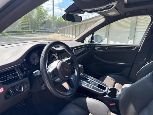 2021 Porsche Macan S