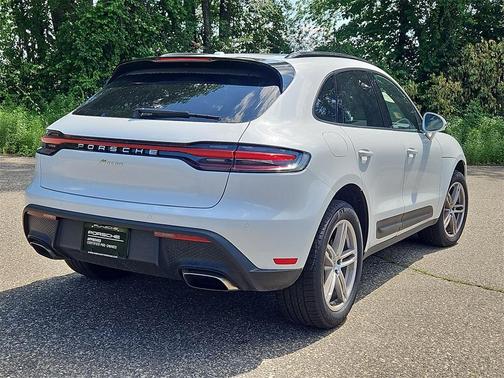 2024 Porsche Macan Base (PDK)