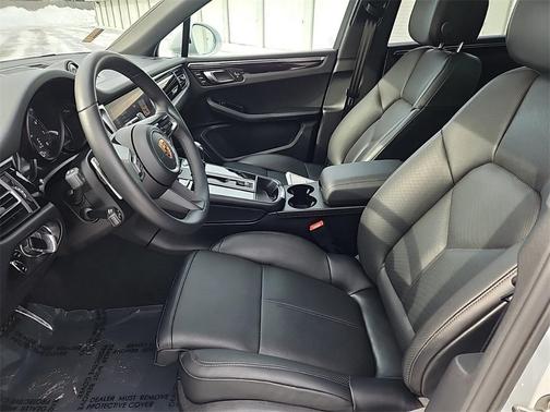 2024 Porsche Macan Base (PDK)