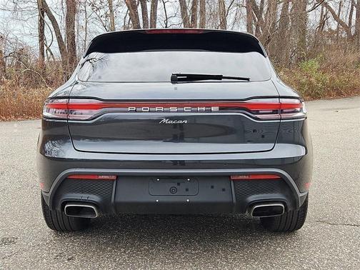 2025 Porsche Macan 