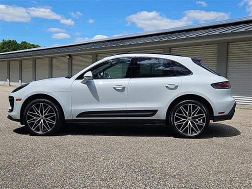 2025 Porsche Macan Base