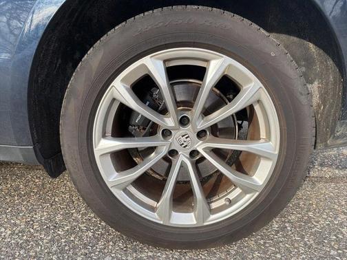 2022 Porsche Macan Base