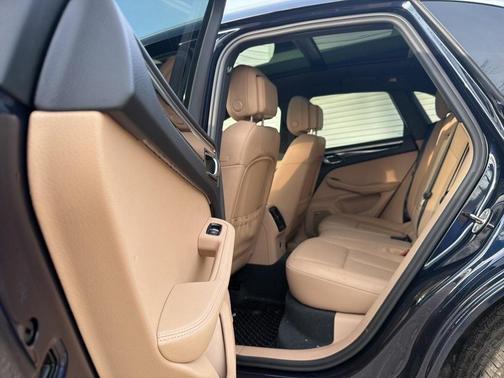 2022 Porsche Macan Base