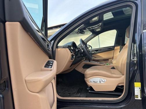 2022 Porsche Macan Base