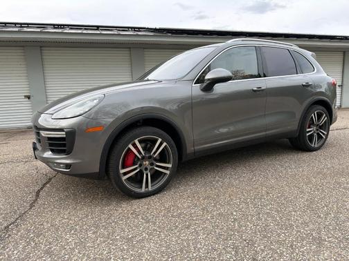 Meteor Gray Metallic 2015 Porsche Cayenne Turbo