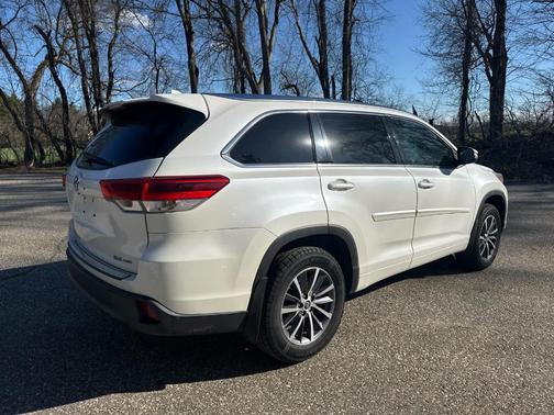 Blizzard Pearl 2018 Toyota Highlander XLE