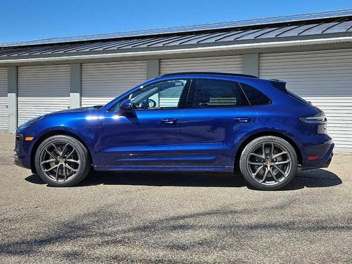 Gentian Blue Metallic 2026 Porsche Macan GTS
