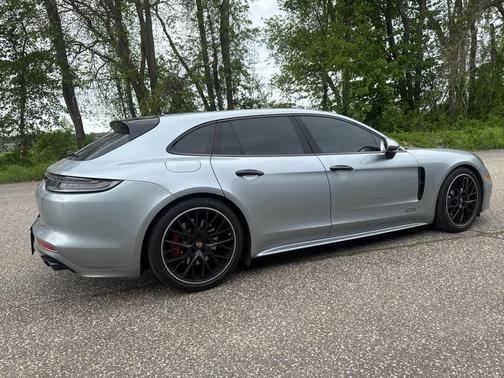 2022 Porsche Panamera Sport Turismo GTS