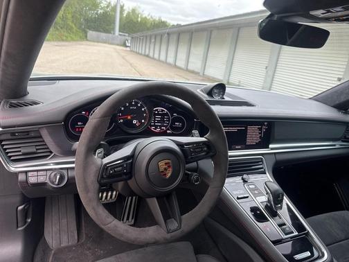 2022 Porsche Panamera Sport Turismo GTS