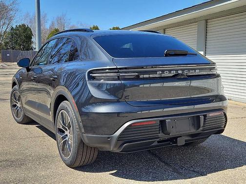 Volcano Grey Metallic 2026 Porsche Macan 4