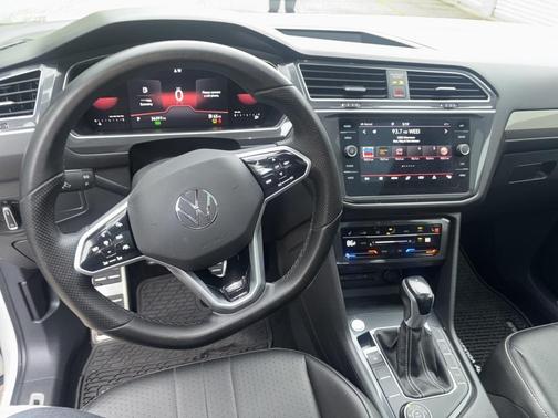 2022 Volkswagen Tiguan 2.0T SE R-Line Black
