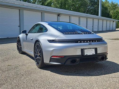 2025 Porsche 911 Carrera