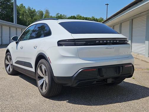 2025 Porsche Macan 4