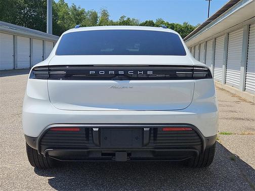 2025 Porsche Macan 4