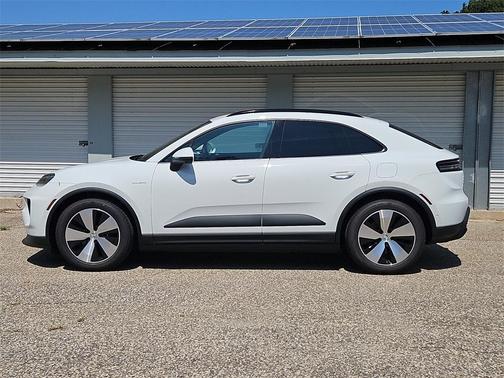 2025 Porsche Macan 4