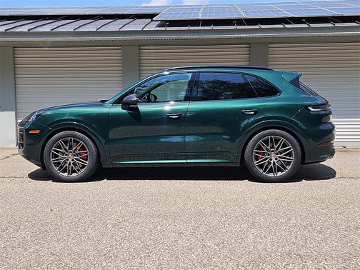 2025 Porsche Cayenne GTS