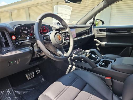 2025 Porsche Cayenne GTS