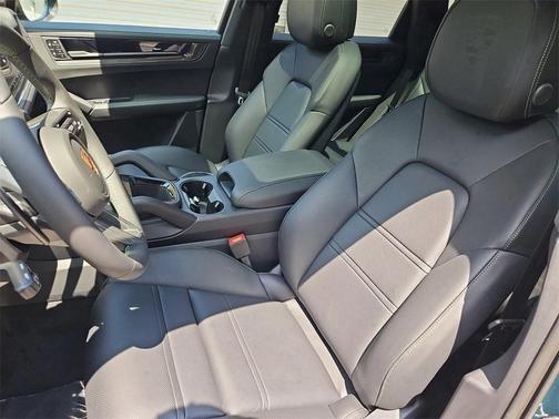 2025 Porsche Cayenne GTS