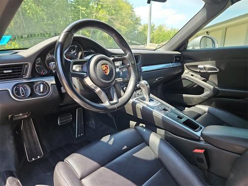 2018 Porsche 911 Carrera