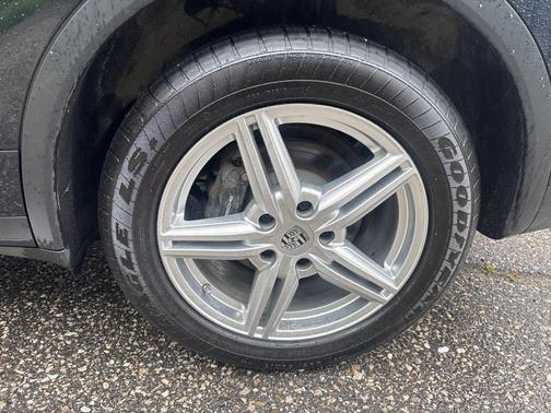 2018 Porsche Cayenne Base (Tiptronic)