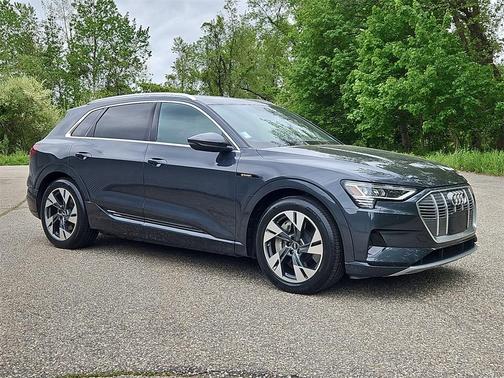 2022 Audi e-tron Premium