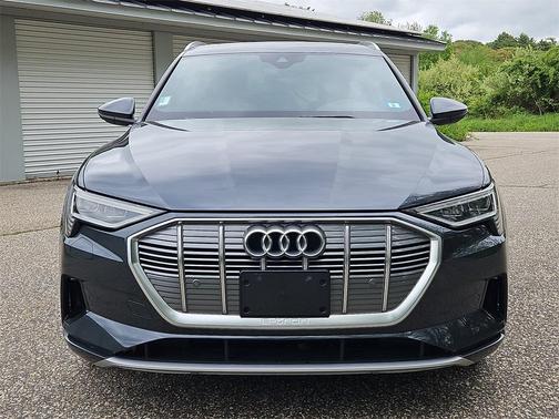 2022 Audi e-tron Premium