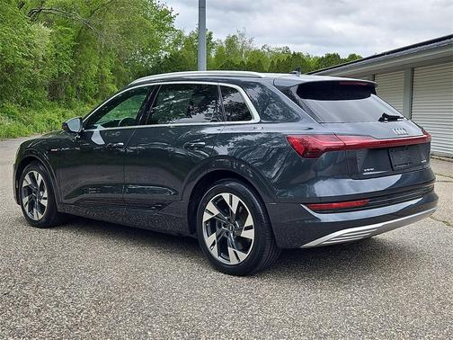 2022 Audi e-tron Premium
