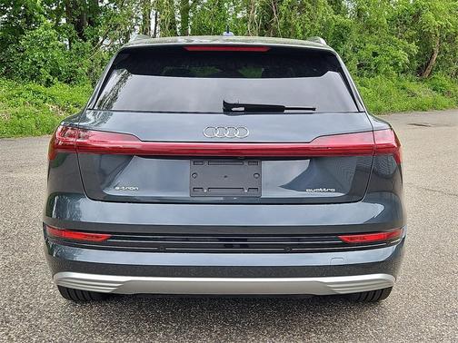 2022 Audi e-tron Premium