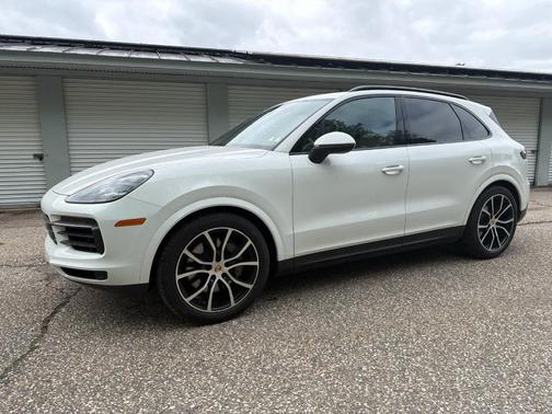 White 2023 Porsche Cayenne S