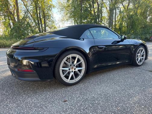 2025 Porsche 911 Carrera