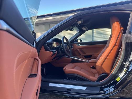 2025 Porsche 911 Carrera