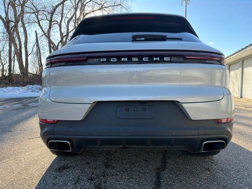 2024 Porsche Cayenne Base