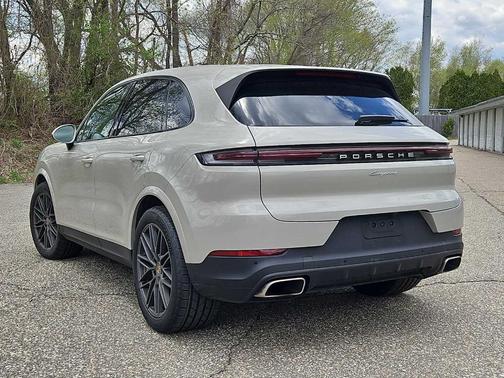 Cashmere Beige Metallic 2024 Porsche Cayenne Base