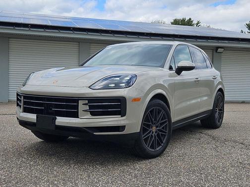 Cashmere Beige Metallic 2024 Porsche Cayenne Base