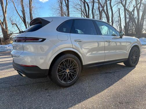 2024 Porsche Cayenne Base