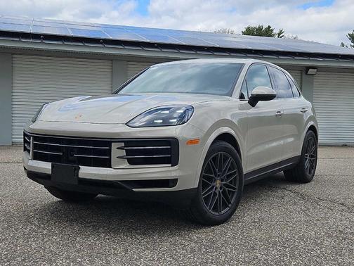Cashmere Beige Metallic 2024 Porsche Cayenne Base