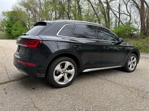 Mythos Black Metallic 2021 Audi Q5 40 Premium Plus