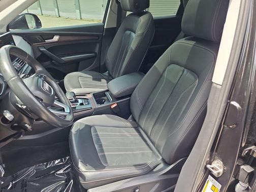 Mythos Black Metallic 2021 Audi Q5 40 Premium Plus